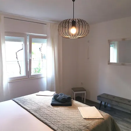 Gvacic Apartament Rab Town