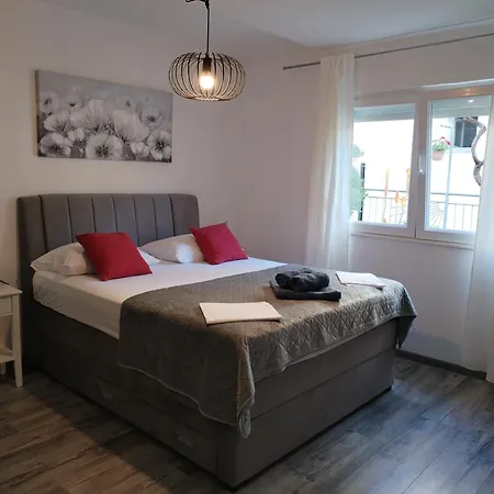 Gvacic Apartment Rab Town